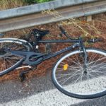 Investito ciclista sulla Pontina, si cercano i due automobilisti responsabili
