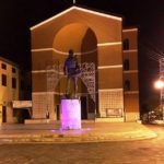 La statua di San Michele torna ad illuminarsi per l'”Ottobre Rosa”.
