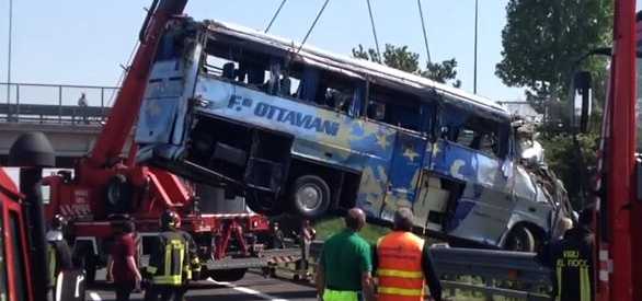 incidente-padova-morti-aprilia-pullman-00657623