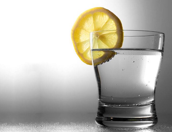 salute acqua e limone