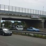 Autocarro urta un ponte