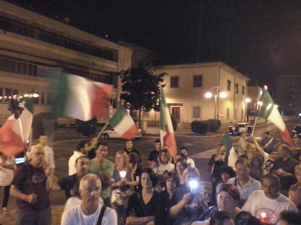 manifestazione fiaccolata