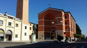 Piazza Roma e Chiesa San Michele Aprilia (2)