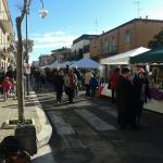 Via Oleandri; è partita la manifestazione “Il Centro di Natale”