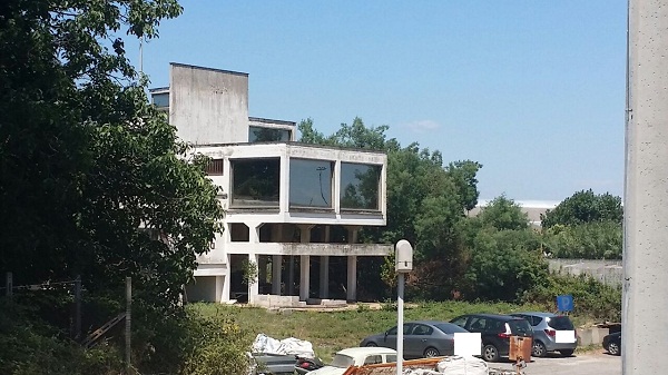 Edificio abbandonato in via delle Valli