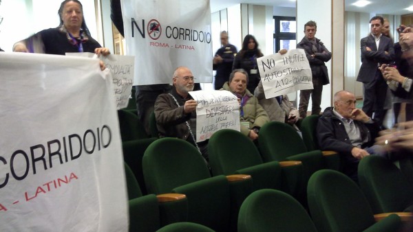 comitato no corridoio