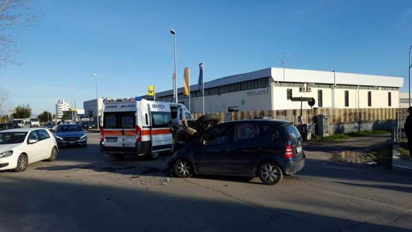 incidente in via del commercio1