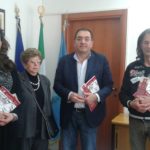 L’ultimo lavoro di Bernardino Tofani donato al Sindaco Terra