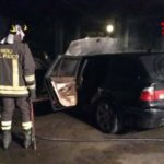 Paura nella notte in via Montegrappa: incendio auto