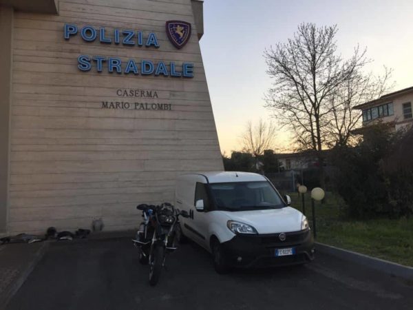 furgone furto motocicletta polizia stradale