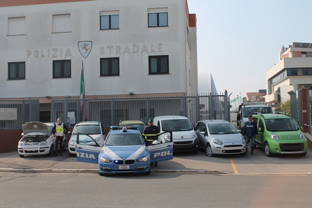 polizia latina sequestro auto telaio falsificato