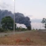 Vasto incendio nella zona artigianale di Aprilia