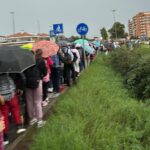 La pioggia manda in tilt il traffico: studenti delle superiori bloccati su Via Carroceto